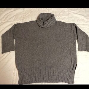 NWOT Cyrus Women Grey 3/4 Sleeve Turtleneck XL Lightweight Flowy Minimalist
